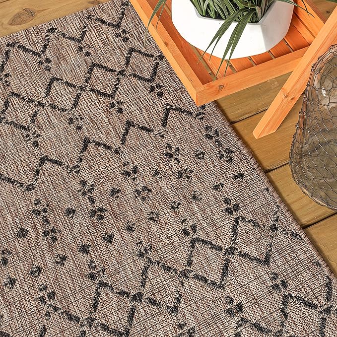 JONATHAN Y SMB108D-5R Ourika Moroccan Geometric Textured Weave Indoor Outdoor Area Rug, Bohemian, Rustic, Scandinavian Easy Clean,Bedroom,Kitchen,Backyard,Patio, Non-Shed, Natural/Black, 5' Round