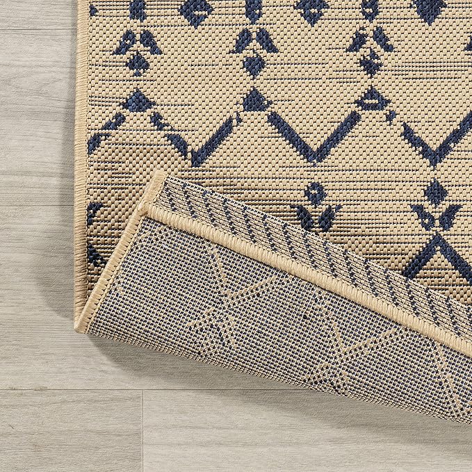 JONATHAN Y SMB108H-4R Ourika Moroccan Geometric Textured Weave Beige/Navy 4' Round Indoor/Outdoor Area Rug, Pet Friendly, Non-Shedding, Stain Resistant, Easy-Cleaning for Backyard, Patio, Porch